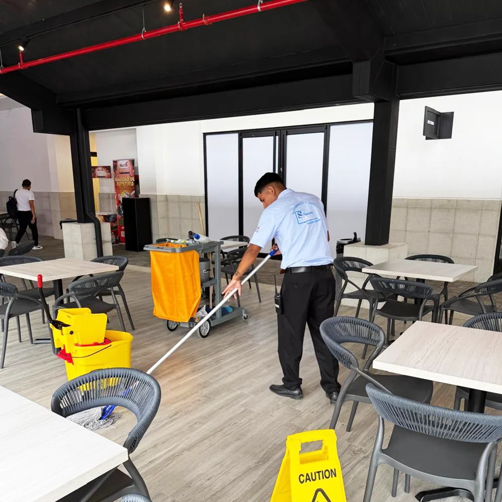 Servicio de limpieza en ecuador - Solution Plus-4